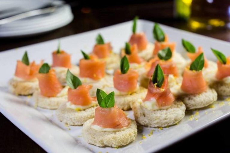 Canapés-de-Roquefort-e-Salmão